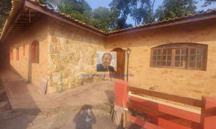 Aluga-se ou Vende-se Casa 3dorm/1suíte, 4 vagas, no Condomínio Vila Verde.