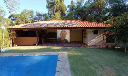 Vende-se Linda Casa 4dorm/2suítes, Piscina, Gourmet, à 3km RT. 