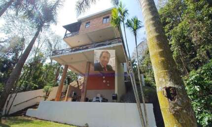Vende-se Linda Casa 3dorm/1suíte, Área Gourmet, à 3km RT. PORTEIRA FECHADA