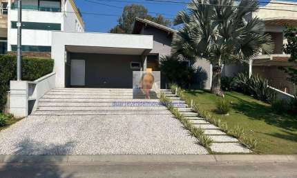 Casa no Cond. Reserva Santa Maria - Moderna, 3 suítes, piscina e gourmet! 
