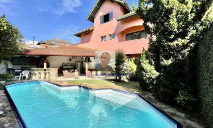 Vende-se Casa no Cond São Paulo II - Linda c/ 4 suítes, lareira, gourmet e