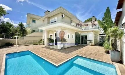 Aluga-se ou Vende-se Casa no Cond. Golf Village - Impecável, 4 dorms / 2 su