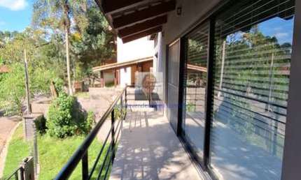 Vende-se Casa 3 suítes, lareira, e área gourmet, no Condomínio Vila Verde,