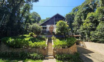 Vende-se Casa de Madeira, LINDA - 3dorm/1suite, Área Gourmet, Cond. VILA VE