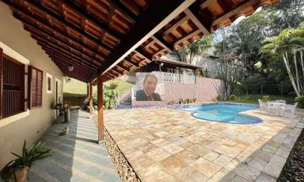 Casa no Cond. Chácara dos Lagos - Térrea 3 suítes, anexo gourmet, piscina e