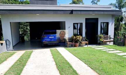 Vende-se casa Térrea, 4 suítes, área gourmet com piscina, Cond. Vila Verde.