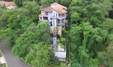 Vende-se Casa com ELEVADOR no Cond Forest Hills, 4 Suítes, áreas gourmet, p