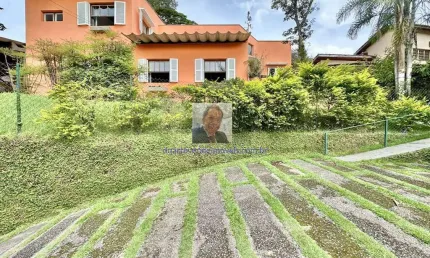 Vende-se casa em rua das granjas (miolo) - 4 dorm / 2 sts - casa integrada,