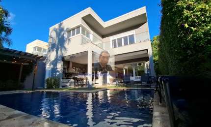 Vende-se Casa 4 suítes, Área Gourmet, Piscina, em ALPHAVILLE 