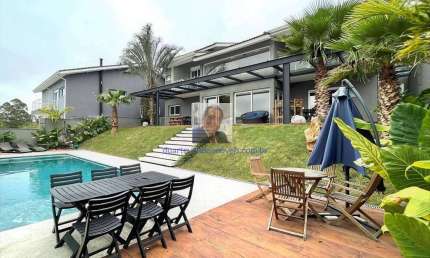 Vende-se Linda Casa no Cond. Pq. das Artes - 4sts. Linda e moderna, piscina