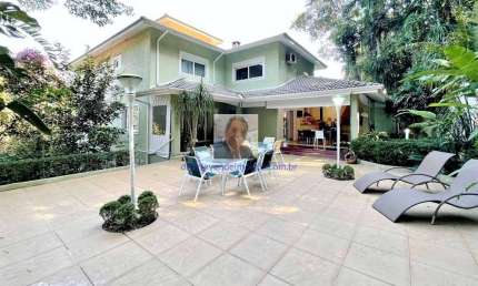 Vende-se Casa no Cond. Forest Hills - 4 suítes, paisagismo, impecável!