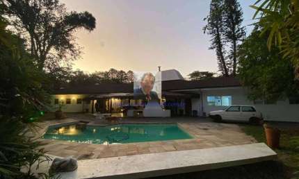 Aluga-se ou Vende-se Casa no Cond. Granja do Lago 7 dorm/4suítes - amplo Sa