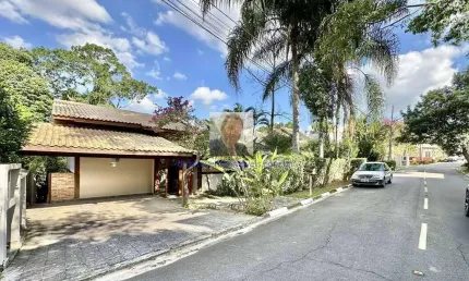 Vende-se Casa no Cond. Aldeia da Fazendinha - 5 dorms / 3 stes. Voltada par