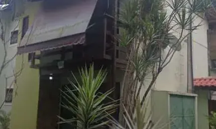 Casa duplex com dois quartos no Condomínio Floresta Azul I