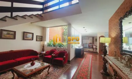 Casa a venda com 476 metros com 3 suítes, piscina  no Brooklin .
