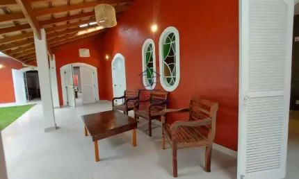 Ótima casa em localização privilegiada no miolo da martim de sá a 100m da praia