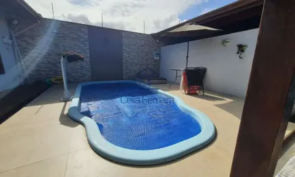 Casa à venda na martim de sá com piscina, área gourmet e ótima localização.