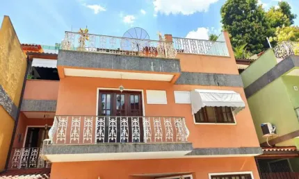 Casa triplex, 03 quartos, piscina com hidro, sauna  e varanda gourmet na Freguesia - Jacarepaguá - RJ.