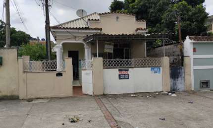 03 casas mais terreno de 120m² por R$ 350.00,00 em Turiaçu -  Rio de Janeiro /RJ.
