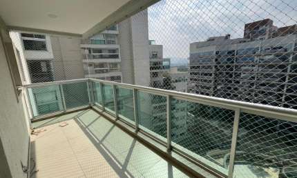 Apartamento com 2 quartos, 2 banheiros e 1 vaga de garagem na Barra Olímpica