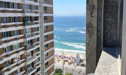 Apartamento a 100 metros da praia de Copacabana, com 04 quartos, 02 vagas de garagem, Rio de Janeiro–RJ.