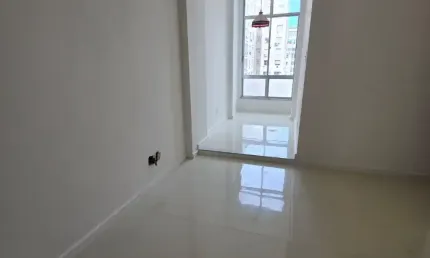 Vendo apartamento quarto e sala com dependência em Copacabana RJ.