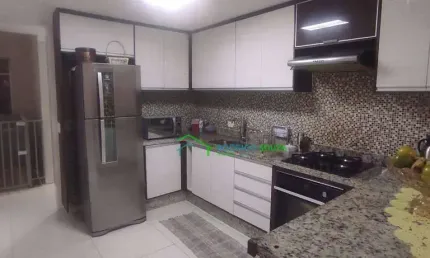 Casa com 3 dormitórios à venda, 153 m² por R$ 680.000 - Aceita financiamento - Centro de Carapicuíba/SP