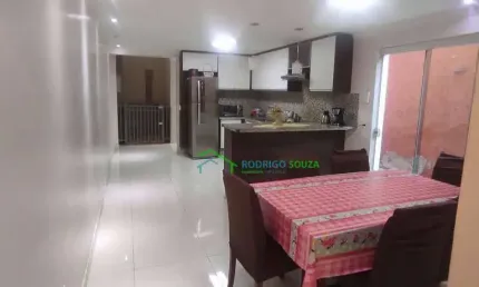 Casa com 3 dormitórios à venda, 153 m² por R$ 680.000 - Aceita financiamento - Centro de Carapicuíba/SP