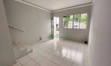 Casa á venda no condomínio center village, jardim veloso, carapicuíba/sp