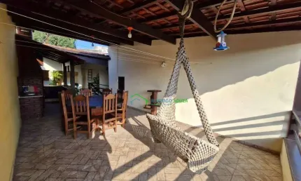 Casa ampla com 3 moradias e vista privilegiada na vila creti, carapicuíba.