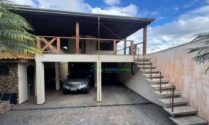 Casa com 4 dormitórios à venda, 245 m² por R$ 780.000,00 - Jardim Marilu - Carapicuíba/SP