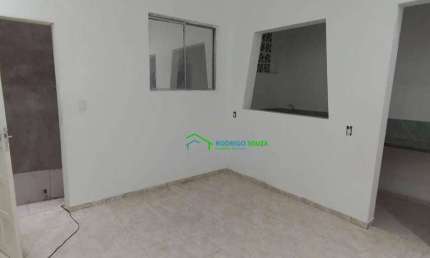 Casa com 1 dormitório para alugar, 50 m² por R$ 1.100,01/mês - Vila Dirce - Carapicuíba/SP