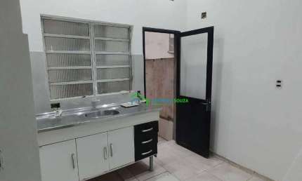 Casa com 2 dormitórios para alugar, 55 m² por R$ 900,01/mês - Vila Dirce - Carapicuíba/SP