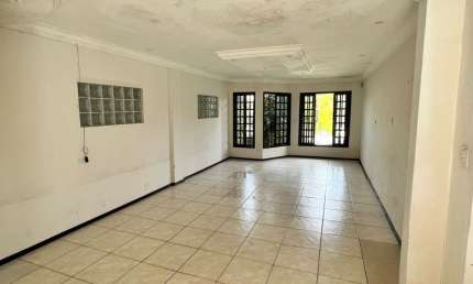 Excelente sobrado a venda - Bairro América - Próximo do PA24 e Angeloni - Aceita-se propostas.
