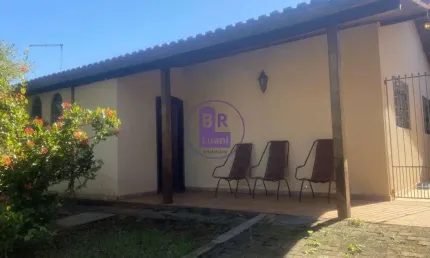 Casa Terrea com uma localizacao super privilegiada.