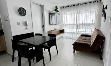 Apartamento com 2 suítes, beira mar mobiliado e equipado