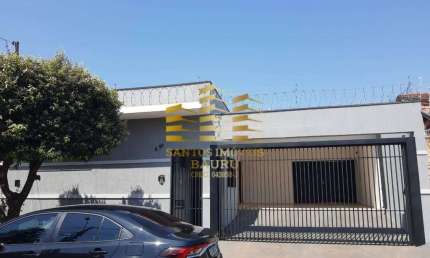 Casa com 3 dormitórios sendo um suíte e Edícula - Vila Industrial.