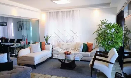 Apartamento de 200m², pé na areia com vista para o mar.
