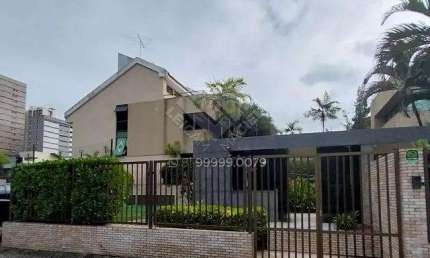Casa com 3 pavimentos, decorada, às margens da Rua Apipucos!