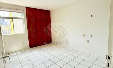 Apartamento espaçoso e bem localizado. 4 quartos com 1 suite