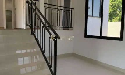 CASA À VENDA COM 1 SUÍTE E 2 QUARTOS, VILA BECKER, TOLEDO - PR