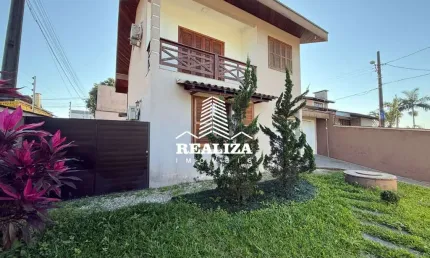 * Casa de Alto Padrão à Venda - 237m² de Espaço e Conforto*