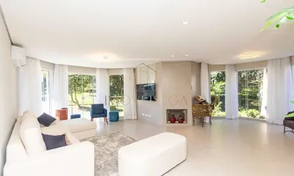 Exclusividade no Green Life: Casa Reformada com Vista para o Bosque