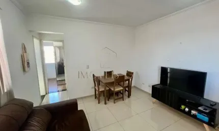 Apartamento semimobiliado, face leste e com vista livre