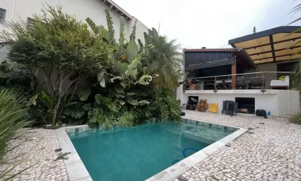 Casa de rua reformada térrea com 3 dormitórios no São Quirino