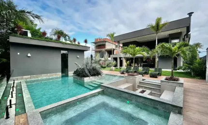 Casa com 6 suítes no módulo 16 da riviera codigo: 92389