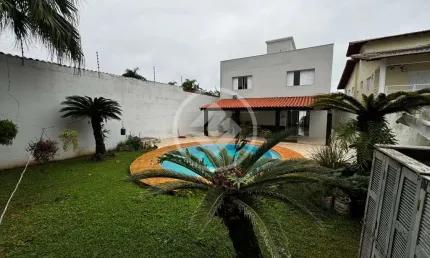 Casa sobrado á venda com 05 domitórios, 456 m², á 400 metros da Enseada, Guarujá/SP. codigo: 97270