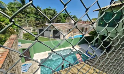CASA A VENDA UMA QUADRA DA PRAIA GUAIUBA GUARUJÁ SP codigo: 108771