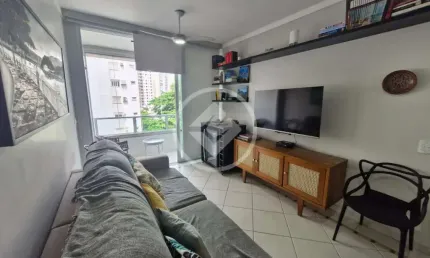 Apartamento Reformado com varanda e vista p mar Astúrias Guarujá SP codigo: 109107