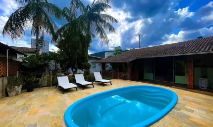 Casa para Venda em Blumenau, Garcia, 3 dormitórios, 1 suíte, 5 banheiros, 2 vagas
